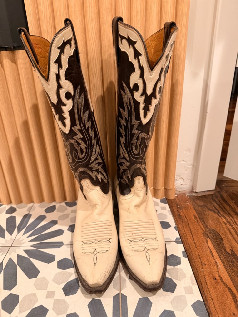 Luchesse Two-Tone Western Cowboy Boots - White & Dark Brown